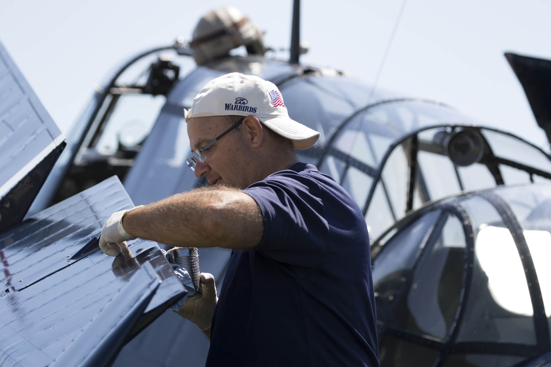 Greasing the flaps of a U.S. Navy Grumman Avenger, the most widely used torpedo bombers of the second World War.
