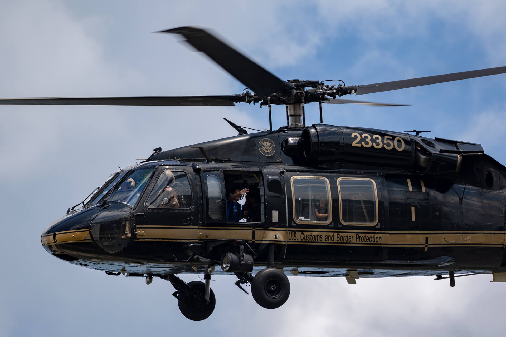 UH-60A Black Hawk giving rides to Make-A-Wish foundation children during AirVenture.