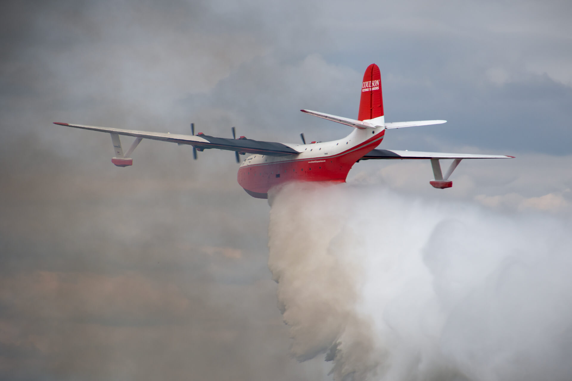 Martin Mars (Hawaii) extinguishes a fire at EAA Oshkosh 2016.